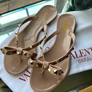 Valentino Garavani Rockstud PVC flat thong sandal